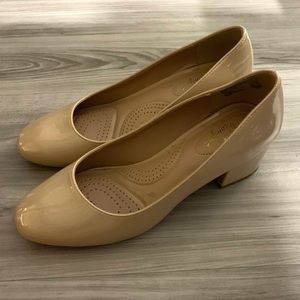 Nude size 8 Dexflex Comfort heels